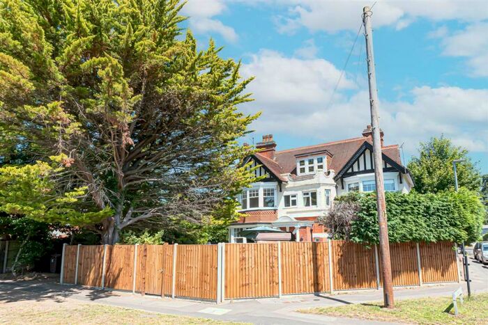 1 Bedroom Apartment To Rent In The Avenue, Crowthorne, RG45