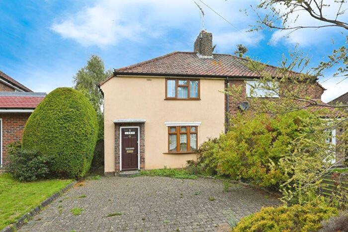 3 Bedroom Semi-detached House For Sale In High Road, Broxbourne, EN10
