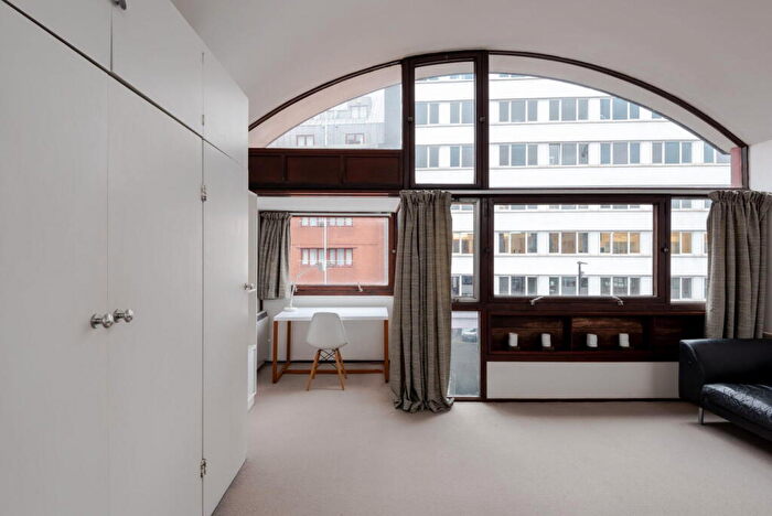 1 Bedroom Penthouse To Rent In Golden Lane Estate, London, EC1Y