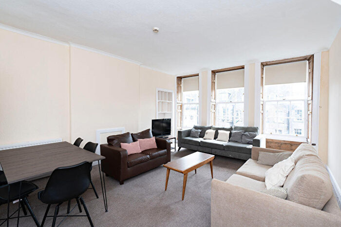 5 Bedroom Flat To Rent In L Geddes Entry, High Street, Edinburgh, EH1