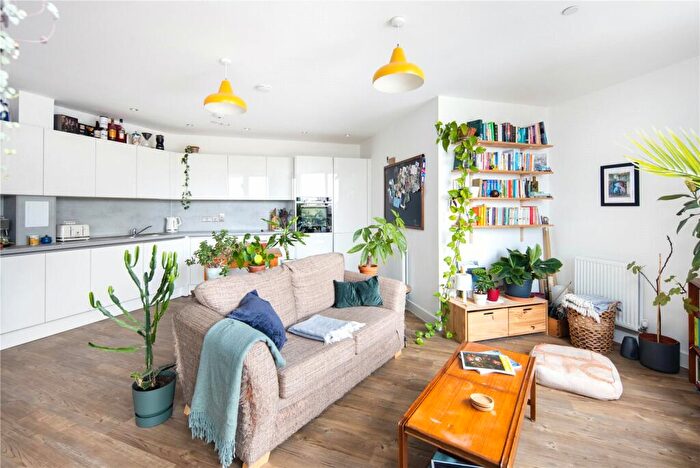 1 Bedroom Flat For Sale In Outfall Building, Bundocks Walk, Bow, London, E3