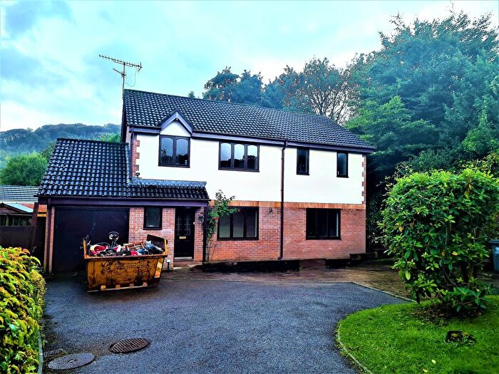 4 Bedroom Property To Rent In River Glade, Gwaelod-Y-Garth, Cardiff, CF15