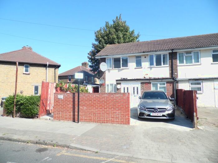 2 Bedroom Flat To Rent In Brettenham Road, London, N18