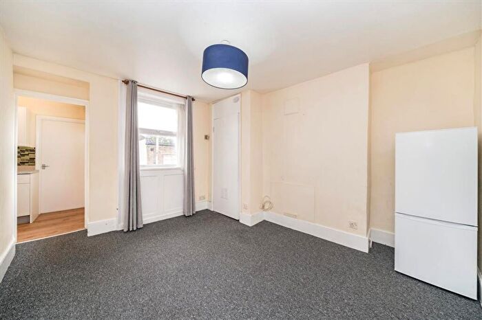 2 Bedroom Flat To Rent In Brandram Road, Lee, SE13
