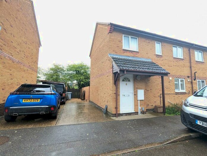 3 Bedroom Semi-Detached House To Rent In Spring Rise, Kettering, NN15