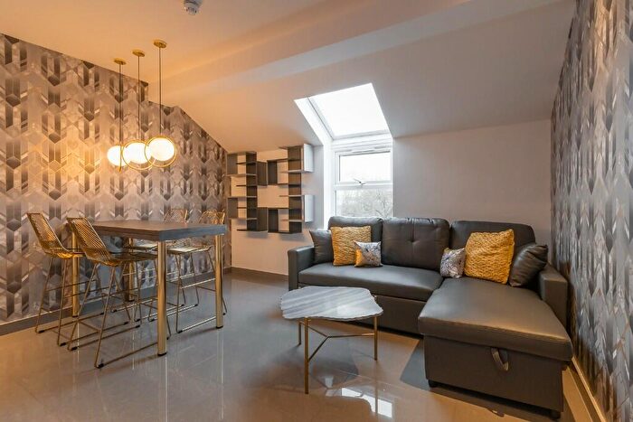 5 Bedroom Apartment To Rent In Thornhill Crescent, Sunderland, Tyne And Wear, SR2