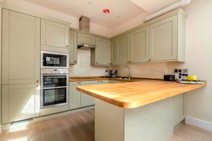 2 Bedroom Flat To Rent In Deodar Road, London, SW15