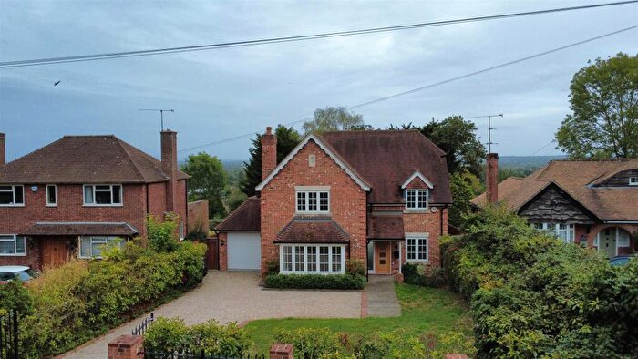 4 Bedroom Detached House To Rent In Cockney Hill, Tilehurst, Reading, RG30