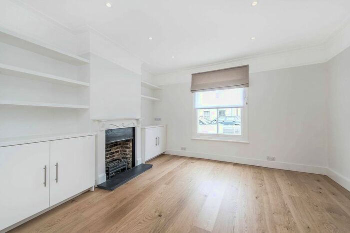 2 Bedroom Flat To Rent In Poyntz Road, Battersea, London, SW11