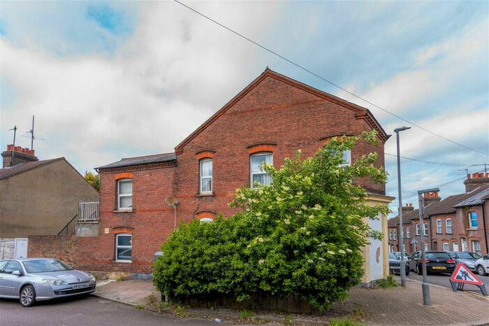 1 Bedroom Apartment To Rent In Tennyson Road, Luton, LU1