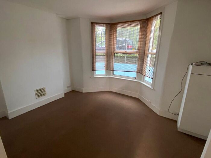 1 Bedroom Flat To Rent In Temple Dwellings, Temple Street, London, E2