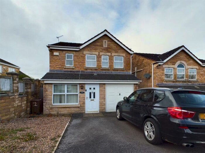 3 Bedroom Detached House To Rent In Ring Hay Road, Bradford, West Yorkshire, BD4