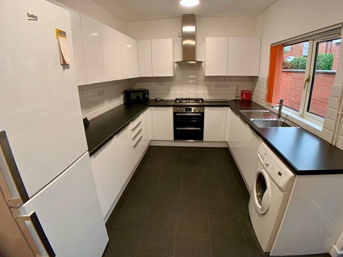 4 Bedroom Terraced House To Rent In Evington Road, Leicester, LE2