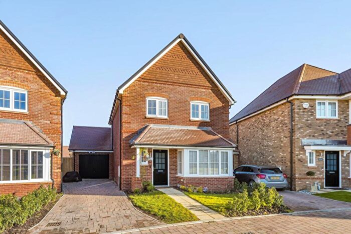 3 Bedroom Detached House For Sale In Grant Avenue, Walton-On-Thames, KT12