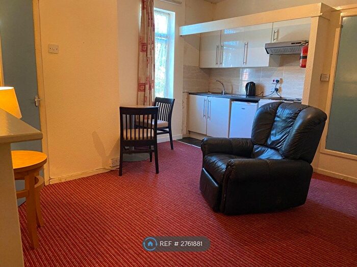 Studio To Rent In Cross Flatts Grove, Leeds, LS11
