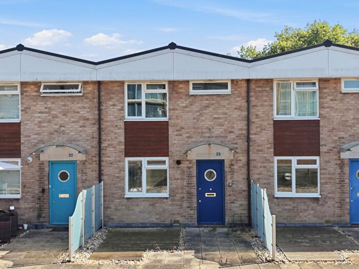 3 Bedroom Maisonette For Sale In The Vineyards, Great Baddow, Chelmsford, Essex, CM2