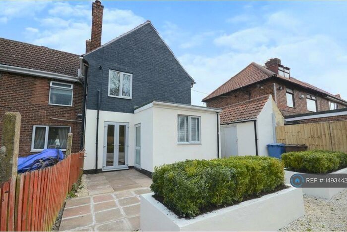 3 Bedroom Semi-Detached House To Rent In White Avenue, Langold, Worksop, S81