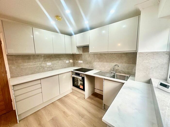 3 Bedroom Town House To Rent In Southdale Road, Carlton, NG4