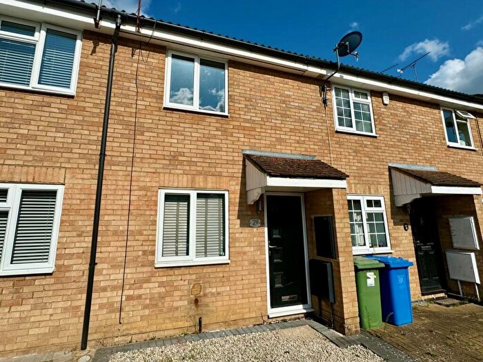 2 Bedroom Terraced House To Rent In Appletree Way, GU47