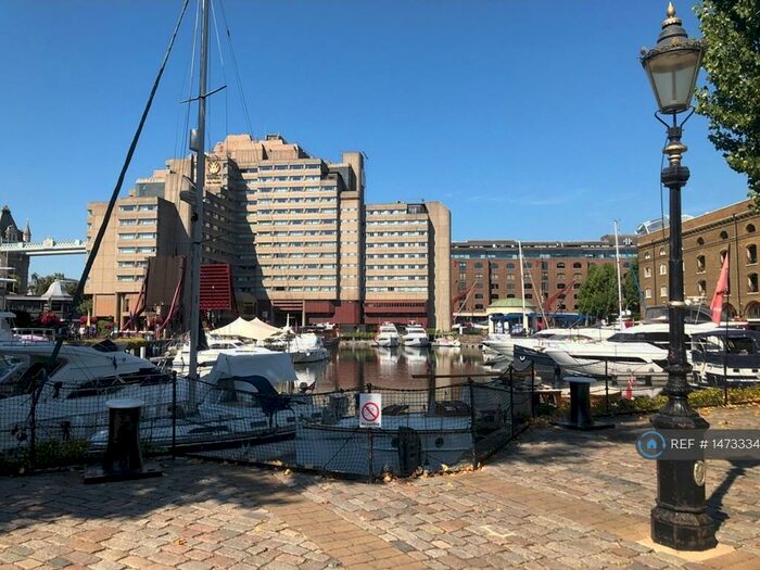 3 Bedroom Maisonette To Rent In Maudlins Green, Wapping, E1W