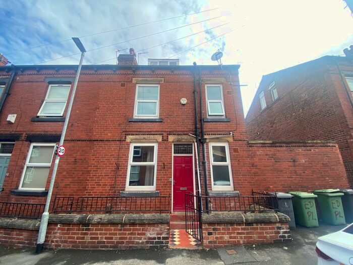 2 Bedroom Property To Rent In Edinburgh Place, Armley, Leeds, LS12