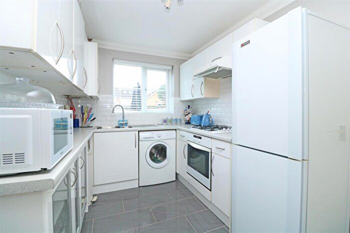 3 Bedroom Semi-Detached House For Sale In Yonge Close, Boreham, Chelmsford, CM3
