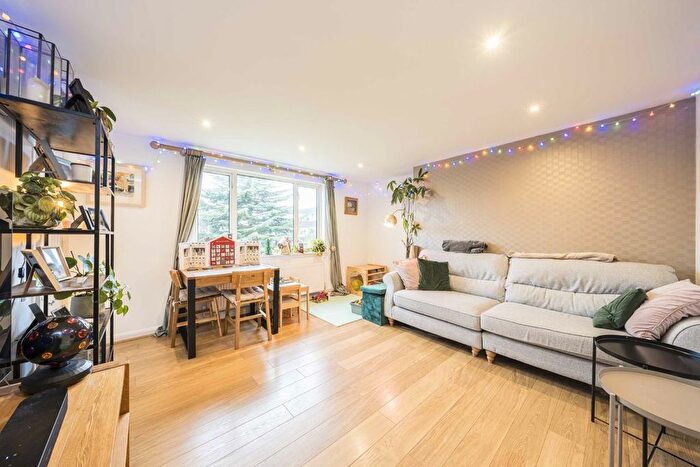 3 Bedroom Flat To Rent In Stuart Road, Ham, Richmond, TW10