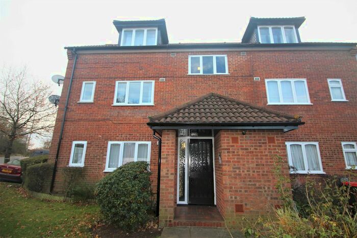 2 Bedroom Flat To Rent In Springwood Crescent, Edgware, HA8