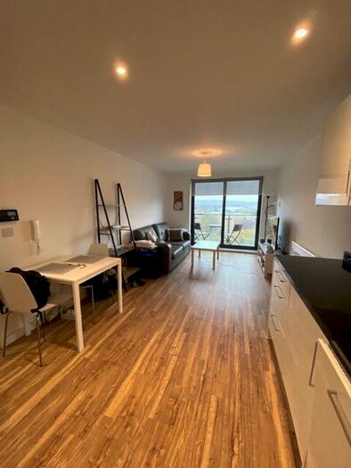 1 Bedroom Flat To Rent In Aire, Cross Green Lane, LS9