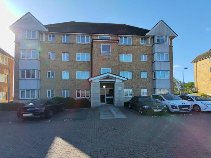 2 Bedroom Flat To Rent In St Leonards Close, Grays RM17