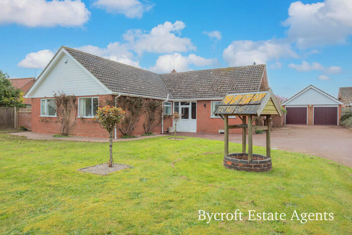 4 Bedroom Detached Bungalow For Sale In Main Road, Filby, NR29