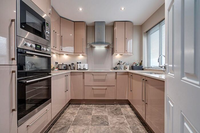 3 Bedroom End Of Terrace House For Sale In Pendle Court, Bolton, BL1