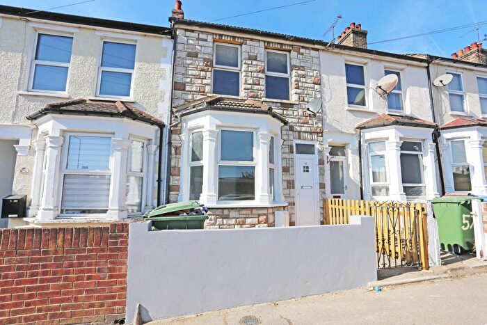 3 Bedroom Terraced House To Rent In Cromwell Road, Grays, RM17