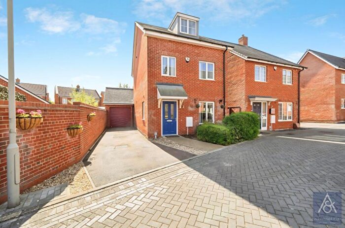 3 Bedroom Detached House For Sale In Newcombe Crescent, Buckingham, Buckinghamshire, MK18