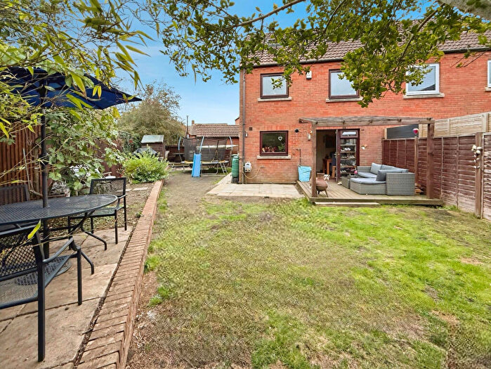 3 Bedroom Semi-Detached House For Sale In Arley Close, Swindon, SN25
