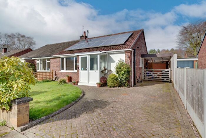 2 Bedroom Bungalow For Sale In Lynalls Close, Congleton, CW12