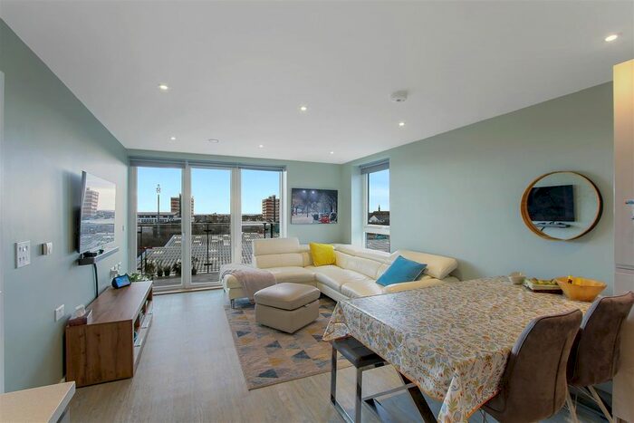 2 Bedroom Flat To Rent In Goldstone Lane, Hove, BN3