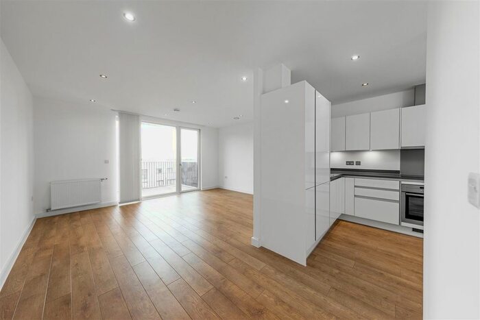 2 Bedroom Flat To Rent In Bolinder Way, London, E3