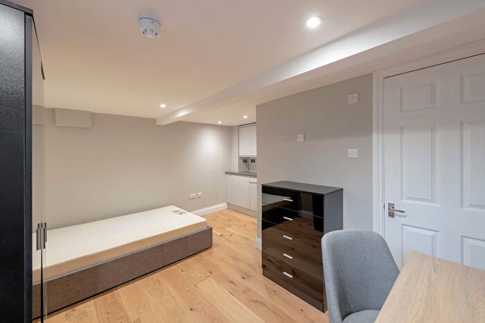 1 Bedroom Flat To Rent In Monmouth Street, Bath, BA1