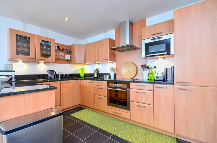 2 Bedroom Flat To Rent In Western Gateway, Canary Wharf, London, E16