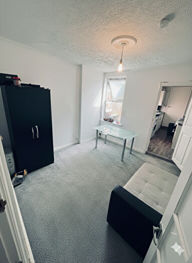 3 Bedroom Terraced House To Rent In Hartley Road, Luton, LU2