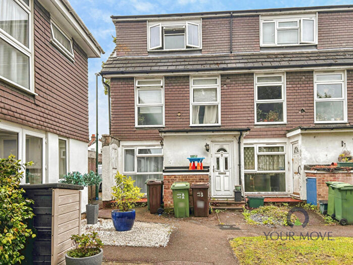 2 Bedroom Maisonette For Sale In Waleton Acres, Carew Road, Wallington, SM6