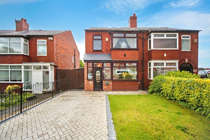 3 Bedroom Semi-Detached House For Sale In Warrington Road, Wigan, WN3
