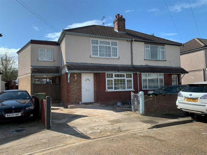 4 Bedroom Property To Rent In Willowbrook Road, Staines, TW19