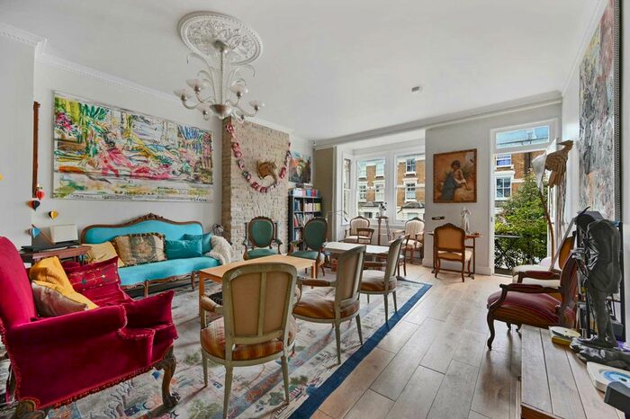 4 Bedroom Flat To Rent In Stanlake Road, Shepherds Bush, London, W12