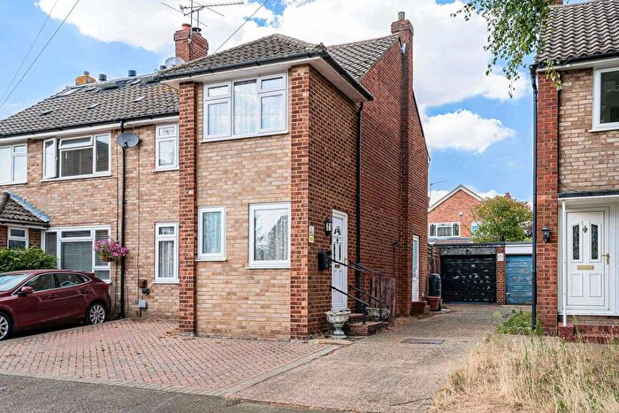 3 Bedroom Semi-Detached House For Sale In Fullerton Drive, Byfleet, West Byfleet, Surrey, KT14
