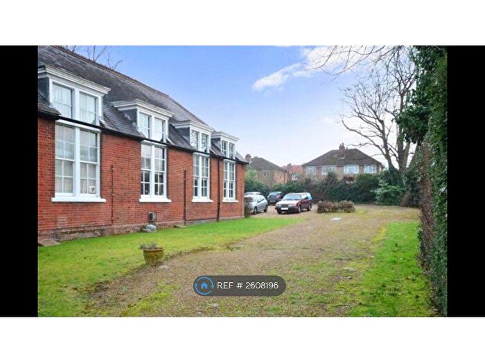 1 Bedroom Flat To Rent In Poplar Road, Leatherhead, KT22