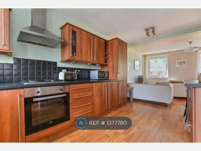 3 Bedroom Maisonette To Rent In Harold House, London, E2