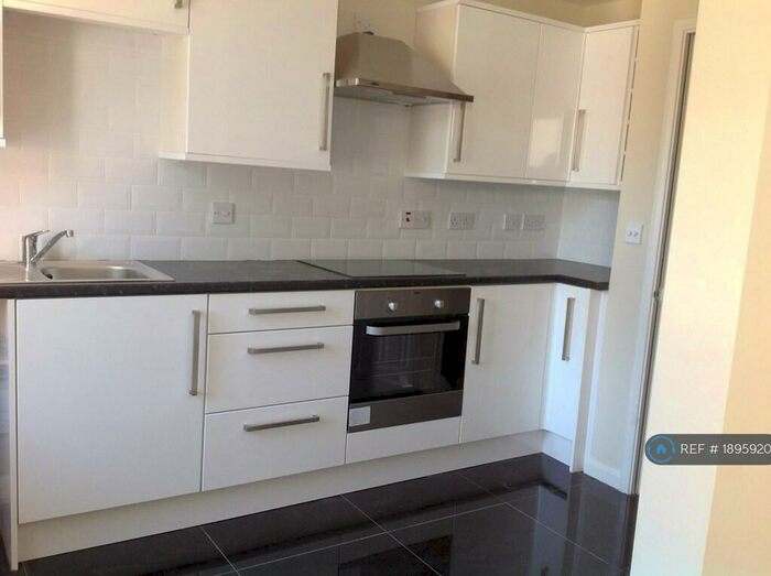 2 Bedroom Flat To Rent In Whitmore Street, Maidstone, ME16