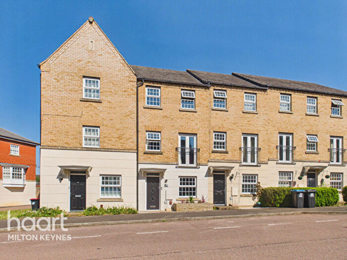 3 Bedroom Town House For Sale In Harlow Crescent, Milton Keynes, MK4